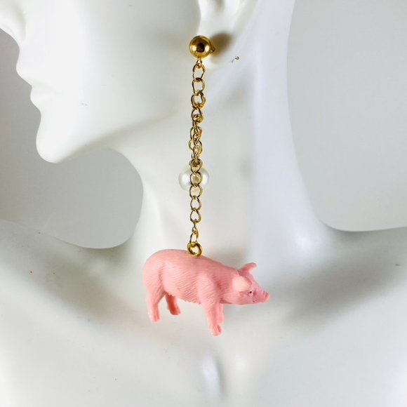 Adorable Piggies and pearls chain dangle earrings KAWAII NWT - Picture 4 of 4